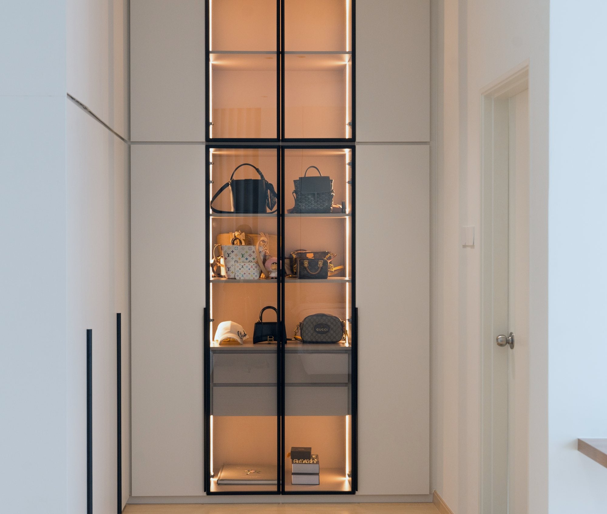 Lit display cabinet for handbags and collectibles