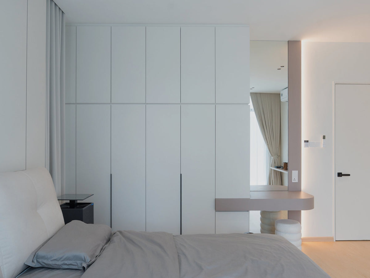 Bedroom wardrobe wall with dressing nook